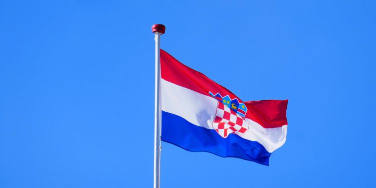 Govor nadbiskupa Kutleše odjeknuo hrvatskim prostorima: Žele nam izbaciti križ