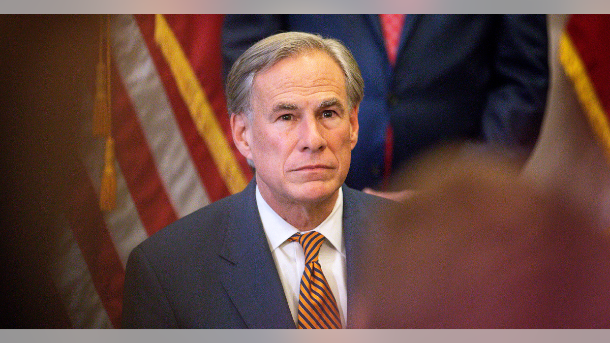 Greg Abbott sudjeluje u konferenciji za novinare u Austinu