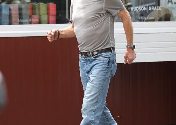 Harrison Ford prikazuje šokirani okvir za otpad u 82 dok ikona filmova pokreće narudžbe