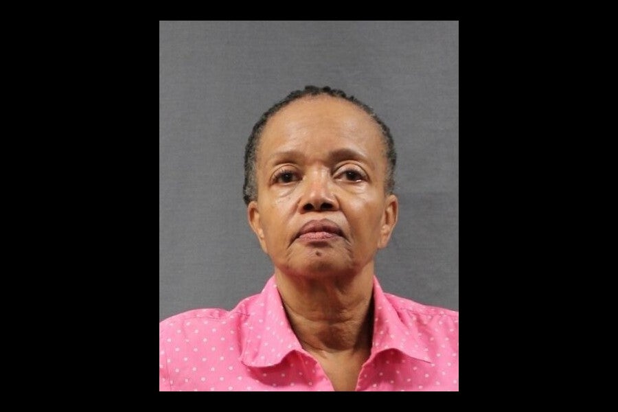 Hazel Benson uhićena je zbog višestrukih kaznenih djela nakon što je navodno pucala svog sina zbog preglasno odigravanje njegovih videoigara.