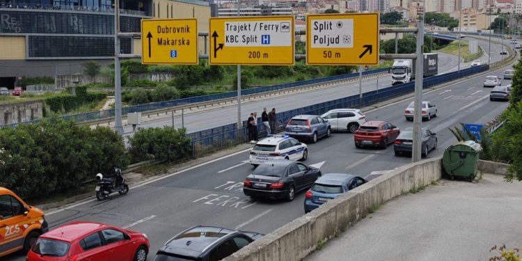 I dalje prometni kolaps zbog prometne nesreće na ulazu u Split, naoružajte se strpljenjem