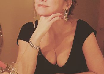 Ikonična legenda plesne glazbe iz 90 -ih izgleda neprepoznatljivo dok pozira za zapanjujuće snimke tijekom 20 godina otkako je pronašla slavu