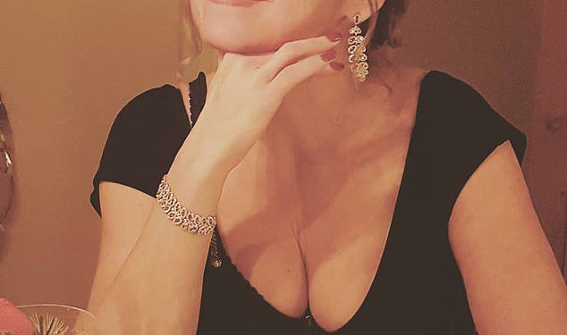 Ikonična legenda plesne glazbe iz 90 -ih izgleda neprepoznatljivo dok pozira za zapanjujuće snimke tijekom 20 godina otkako je pronašla slavu