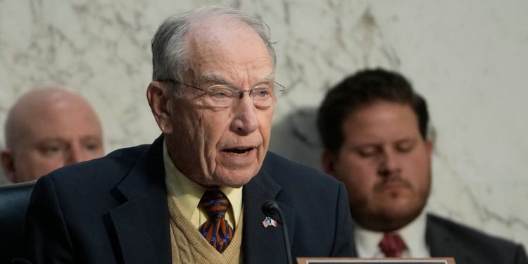 »Imao sam dovoljno! Predsjednik Trump poduzima akciju nad Putinom, zahtijeva senator GASLES GRASLEY