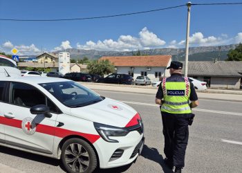 Imate li važeću kutiju prve pomoći? Policija i Crveni križ danas su preventivnom akcijom Splićane podsjetili na nešto što često zaborave