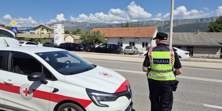 Imate li važeću kutiju prve pomoći? Policija i Crveni križ danas su preventivnom akcijom Splićane podsjetili na nešto što često zaborave
