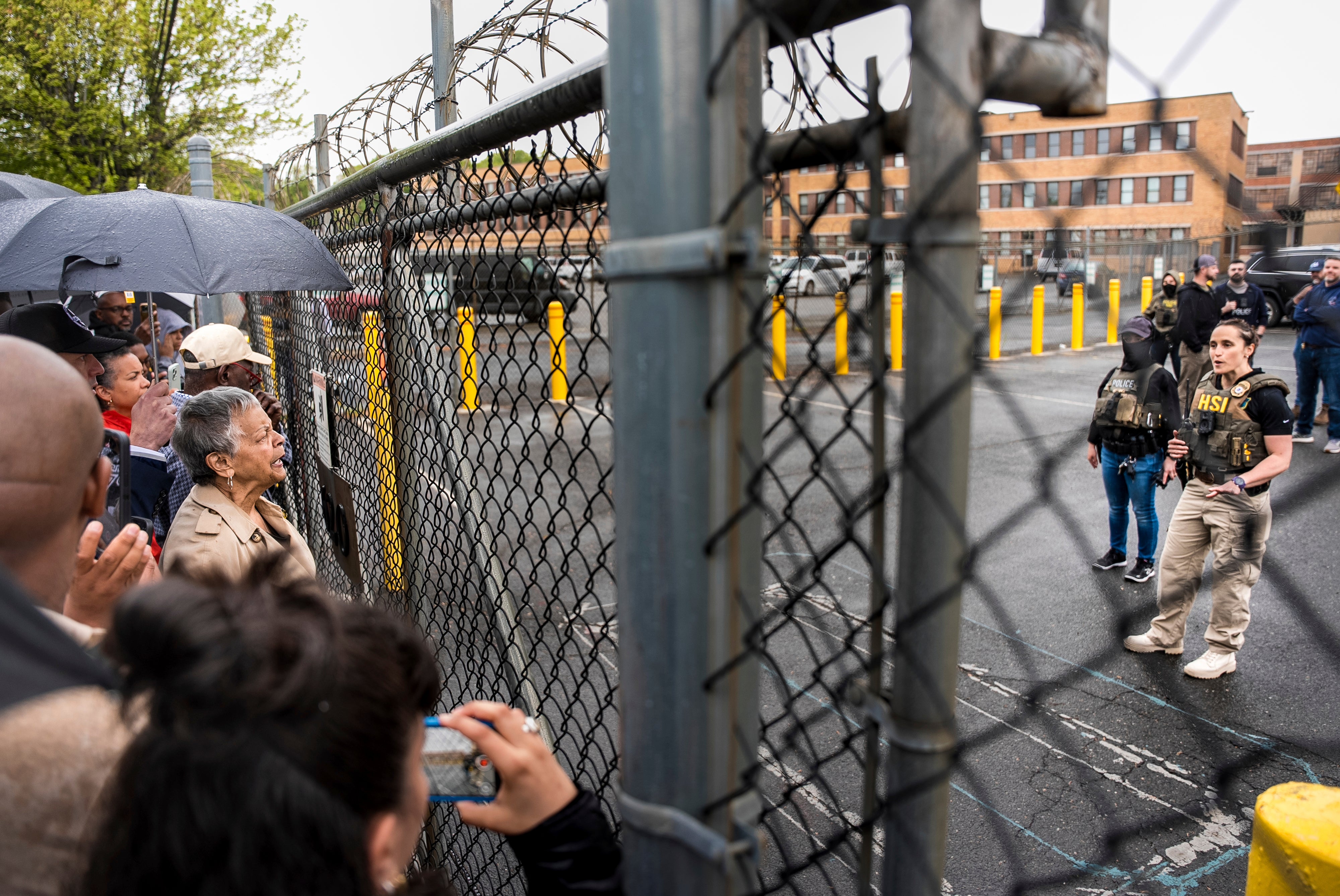 Članovi Kongresa kažu da DHS laže o redoslijedu događaja koji su doveli do svađe izvan pritvora u New Jerseyju