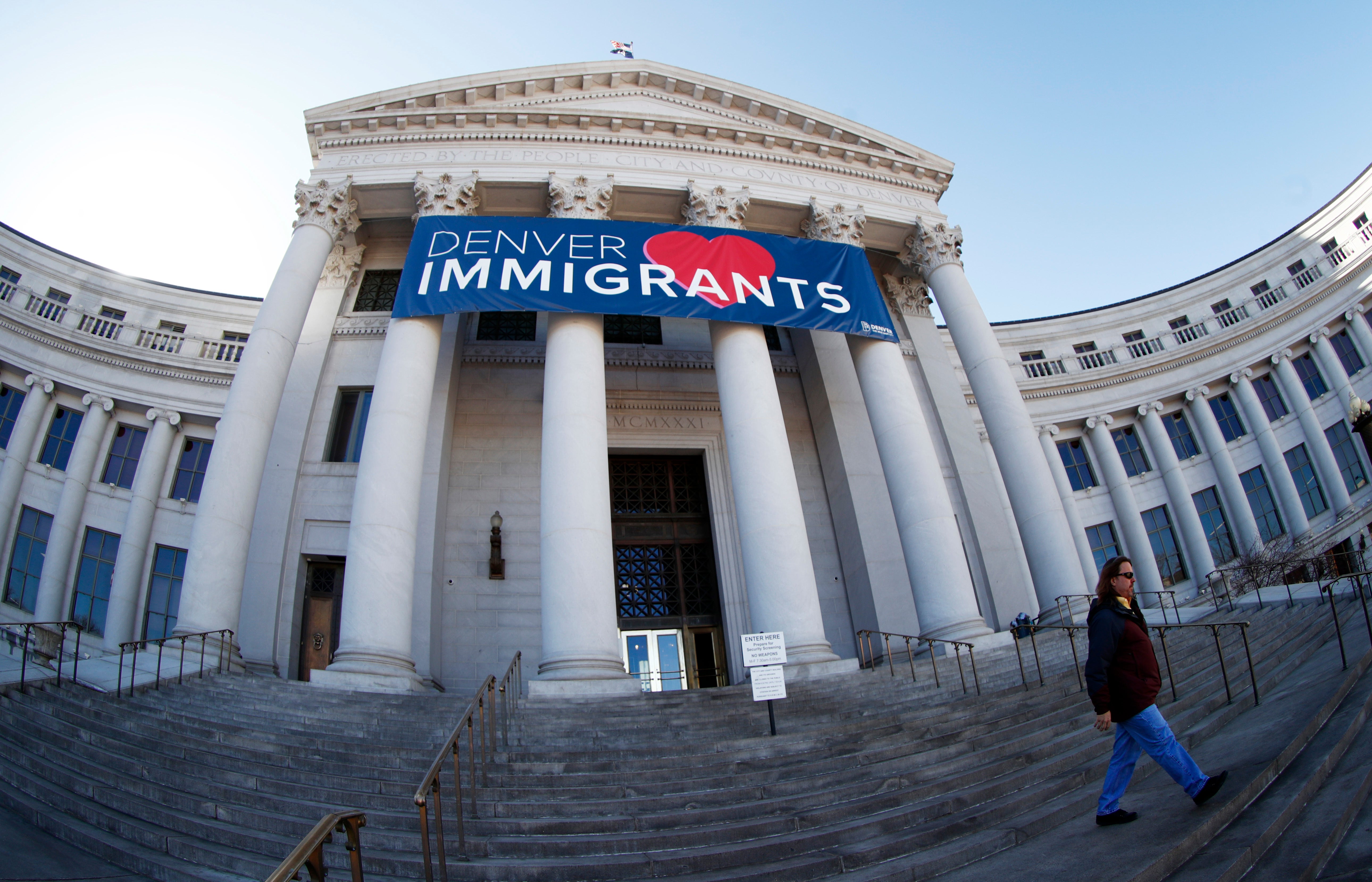 Mnogi su dužnosnici uzvratili nakon što su se našli na popisu, tvrdeći da su bili otvoreni pristaše predsjednika i njegove stroge imigracijske politike, dok su drugi pojačali da su dočekali migrante.