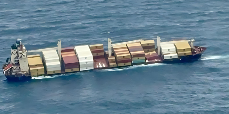 Indijske vlasti proglašavaju hitno zbog opasnog izlijevanja tereta – RT Indija