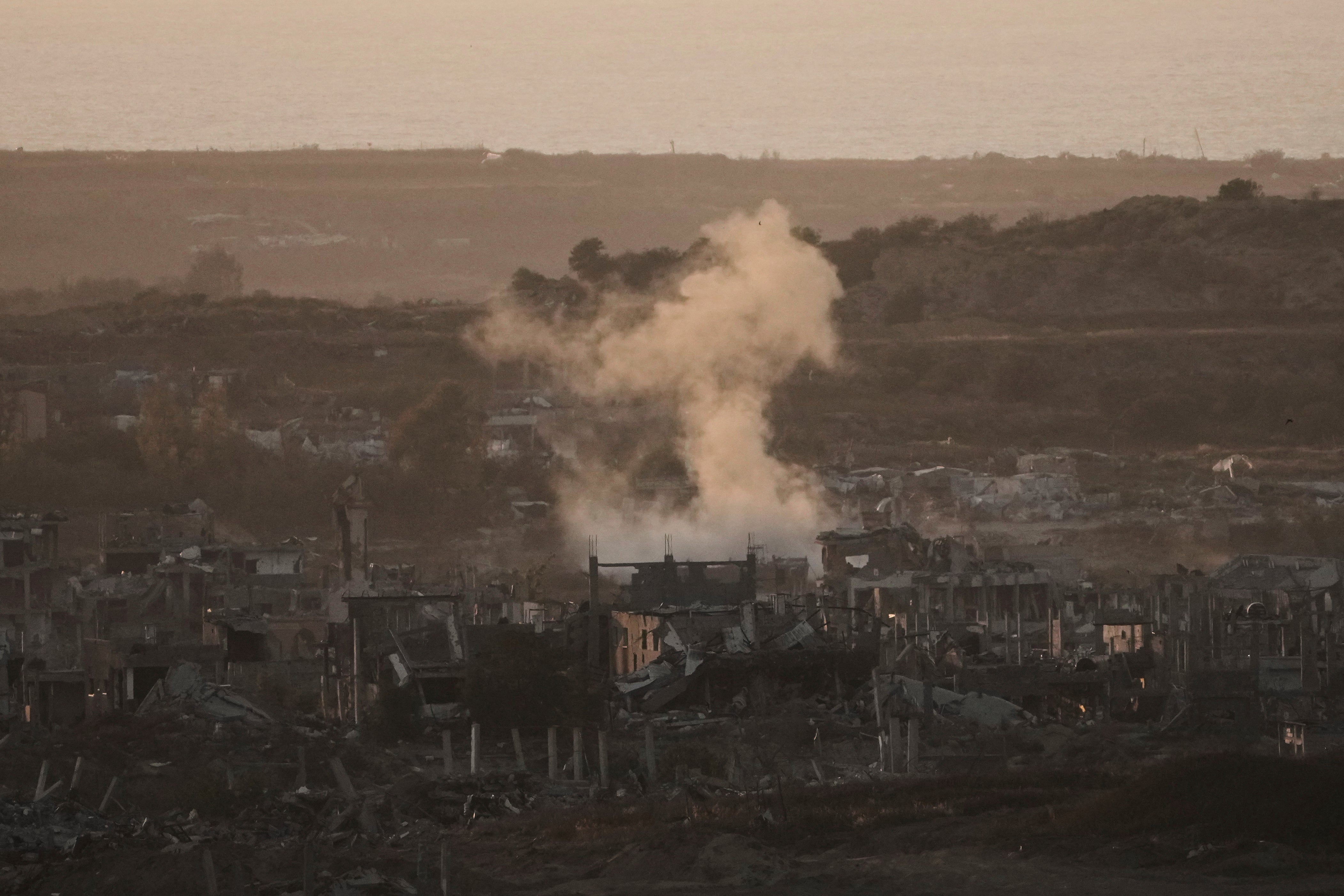 Dim se raste nakon izraelske vojske bombardiranja u pojasu Gaze
