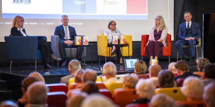 Iz splitskog KBC-a do svjetskih bolnica: Predstavljen engleski udžbenik “Pediatric Emergencies”