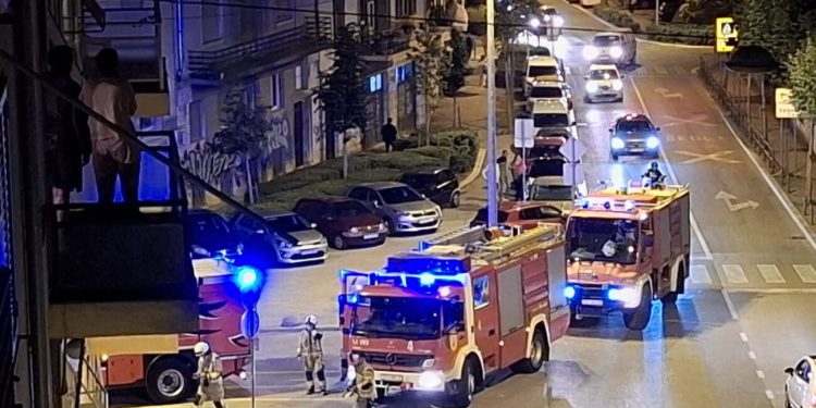 Izbio požar u uredu u Splitu: 12 vatrogasaca na terenu