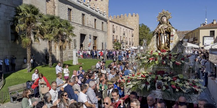 Izloženo očuvano tijelo svete Terezije Avilske: Tisuće ljudi dolazi ga vidjeti