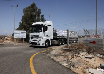 Izrael omogućuje kamionima za prvu pomoć da uđu u Gazu dok Netanyahu kaže da će snage preuzeti potpunu kontrolu nad teritorijom