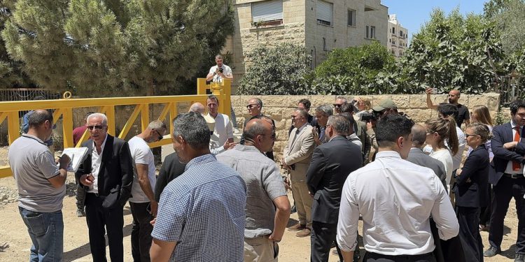 Izraelske trupe pucaju ‘Upozorenje’ na strane diplomate (videozapise) – RT World News