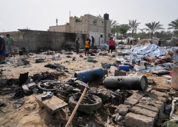 Izraelski zračni napadi ubijaju 100 u Gazi Strip, a “Kompletne obitelji” izbrisani su usred razgovora o prekidu vatre