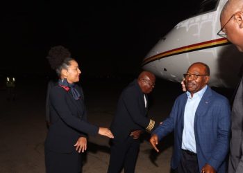 Izvršeni afrički vođa preseli se u susjednu državu – RT Afrika