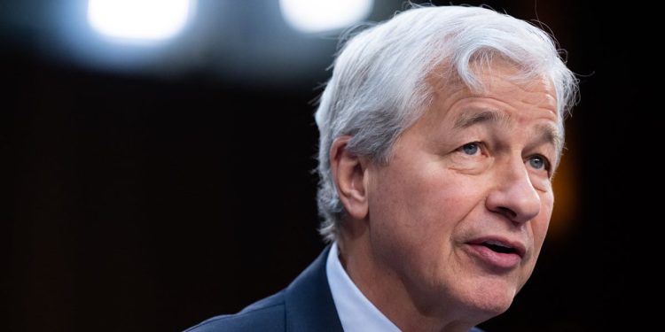 Izvršni direktor JPMorgan -a Jamie Dimon kaže da je Trumpov tarifni plan bio previše agresivan – ali pozdravlja predsjednika zbog pokušaja