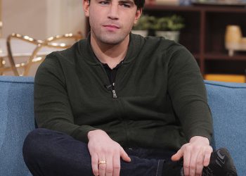 Jack Fincham otkriva svoju tajnu bitku s bulimijom dva desetljeća i priznaje da su mu potrebni ‘svakodnevni lijekovi’ zbog oštećenja svog tijela