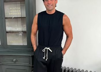 James Argent ‘očajnički želi razgovarati s bivšom Nicoline Arthursson’ unatoč suzdržavanju i suspendiranu zatvorsku kaznu nakon što ju je gurnuo niz stepenice u Španjolskoj