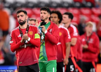 Jamie Carragher otpušta kopanje s četiri riječi kako bi utrljao sol u rane Man United nakon finalnog poraza Europa lige