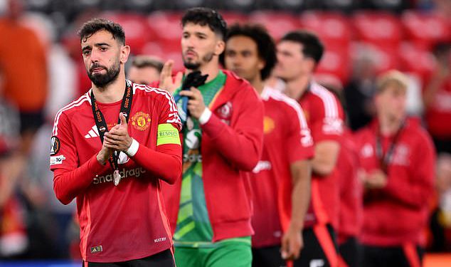 Jamie Carragher otpušta kopanje s četiri riječi kako bi utrljao sol u rane Man United nakon finalnog poraza Europa lige