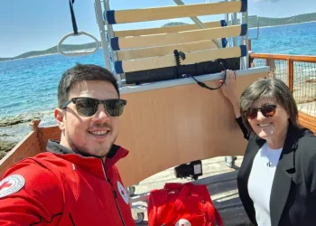 Jedan je medicinski krevet stigao na otok Prvić i jednom čovjeku olakšao život!