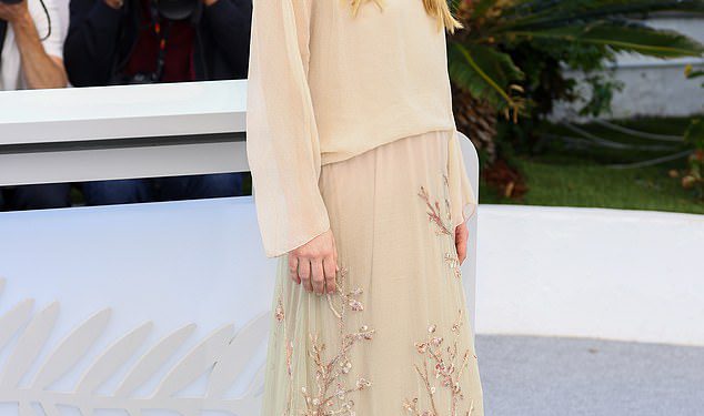 Jennifer Lawrence dijeli ‘izuzetno izolirajuće’ postporođajne borbe nakon rođenja svog prvog djeteta dok glumi majku koja se bori protiv psihoze u Cannes filmu Die, moja ljubav