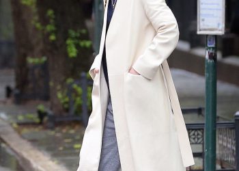 Jennifer Lawrence izgleda kao da se otkotrljala iz svoje kupaonice dok nosi papuče i ogrtač u NYC -u