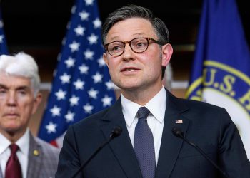 Johnson samouvjerena kuća može proći Trumpov “veliki, prekrasan Bill” do Dana sjećanja