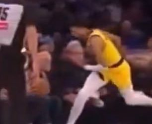 Jon Hamm infurias Indiana Pacers zvijezda Tyrese Haliburton dok glumac pomaže New York Knicks u NBA gubitku doigravanja