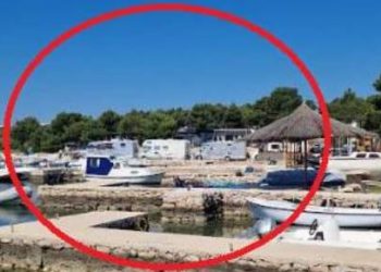 KAMPIRANJE NA MOLU Ilegalni kamperi okupiraju mol u Dragama! Pred očima građana krši se Zakon, ogromnim vozilima “siluje” prostor i nije jasno zašto nitko ne ragira?