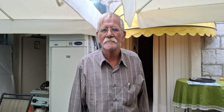 KAPETAN BEZ BRODA Ivo (80) je preživio ratove, prešao sve oceane, a sada je završio u splitskom prenoćištu. Traži krov nad glavom