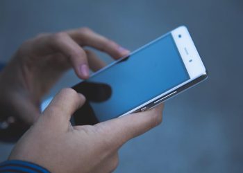 KOLAPS TELEKOMUNIKACIJA Milijuni na jugu Europe ostali bez mobitela i interneta!