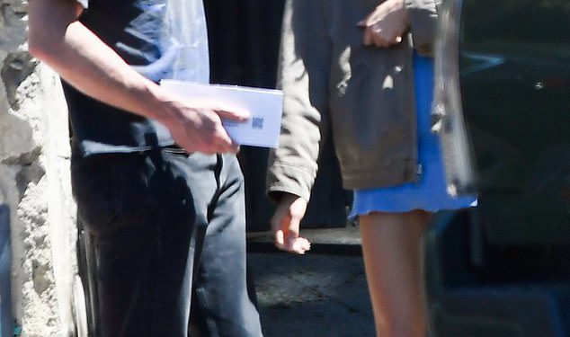 Kaia Gerber odustaje od glavnog pojma o novoj romansi tijekom izleta s glumcem Lewisom Pullmanom uoči Majčinog dana