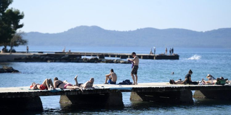 Kakvo nas vrijeme čeka danas? Pretežno sunčano, ali podno Velebita i jaka bura, poslijepodne sjeverozapadni, uz obalu i jugozapadni vjetar
