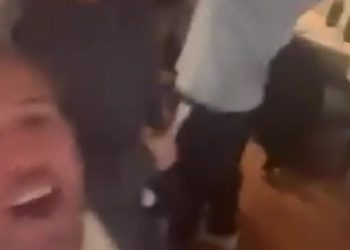 Kane slavi svoj prvi trofej: Potpulcija je sve smiješan