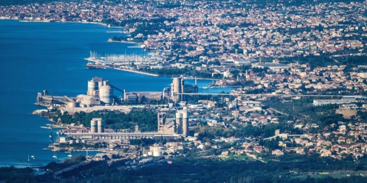 Kaštela uskoro ponovno u cvatu: Održava se 24. Kaštelanski praznik cvijeća „Miljenko i Dobrila u cvijeću”