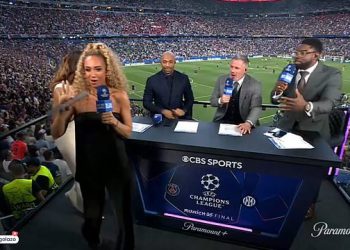 Kate Abdo omamljuje Thierry Henry i Micah Richards sa šokalnim izlazom uživo u zraku tijekom završne pokrivenosti CBS Sports ‘Lige prvaka – prije nego što su ga zamijenili novi voditelj