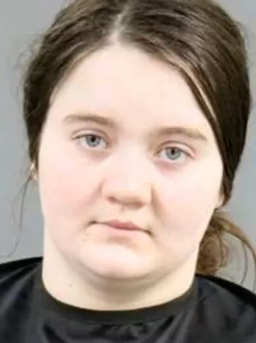 Kayla Renard (na slici) i Nicholas Foley privedeni su u pritvor nakon što je policija dobila zabrinutost od Odjela za socijalne usluge da žive sa svojim 8-mjesečnim živim u 'nesigurnom okruženju'