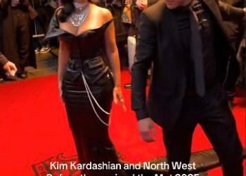 Kim Kardashian Scolds zaštitara nakon što je uzrokovao da se nastupi u 2025. godini Met Gala
