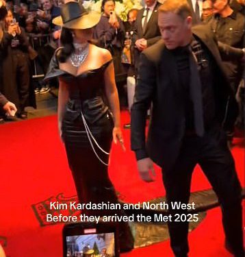 Kim Kardashian Scolds zaštitara nakon što je uzrokovao da se nastupi u 2025. godini Met Gala