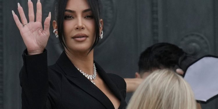 Kim Kardashian donosi maturu i maršira bliže odvjetniku
