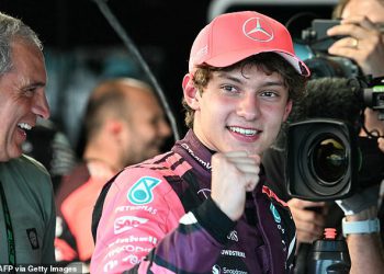 Kimi Antonelli uzima Shock Pole za utrku sprint sprint u Miami GP – kao što je Mercedes Rookie, 18, rubovi Lando Norris i Oscar Piastri nakon vrhunskog zaslona