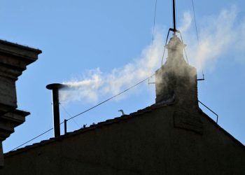 Konklava: Što znači bijeli dim i tajne sastojke koji odlučuju njegovu boju