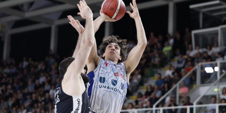 Košarica, Serie A: Trento-Reggio Emilia 84-63