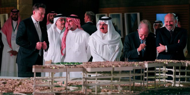 Kraljevina odobrila satelitski internet Elona Muska za zračni i pomorski promet, a u igri su i robotaksiji i humanoidni roboti