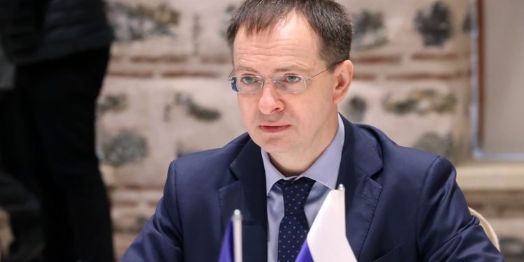 Kremlj imenuje delegaciju za Ukrajinske razgovore – RT Rusija i bivši Sovjetski Savez