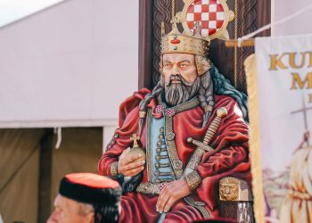 Kretenizacija i ridikulizacija javnih spomenika i prostora!