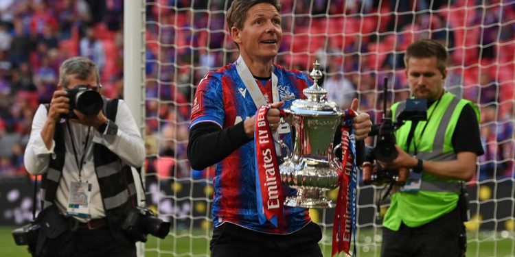 Kristalna palača, Favola Glasner nakon što je FA Cup pobijedio u Manchester Cityju